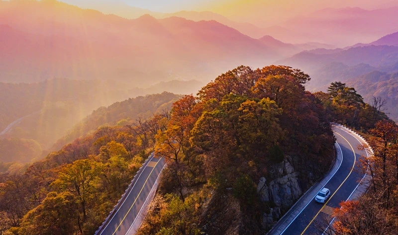 行走金寨中国红岭公路，，，，，，，体验华东最美自驾线路